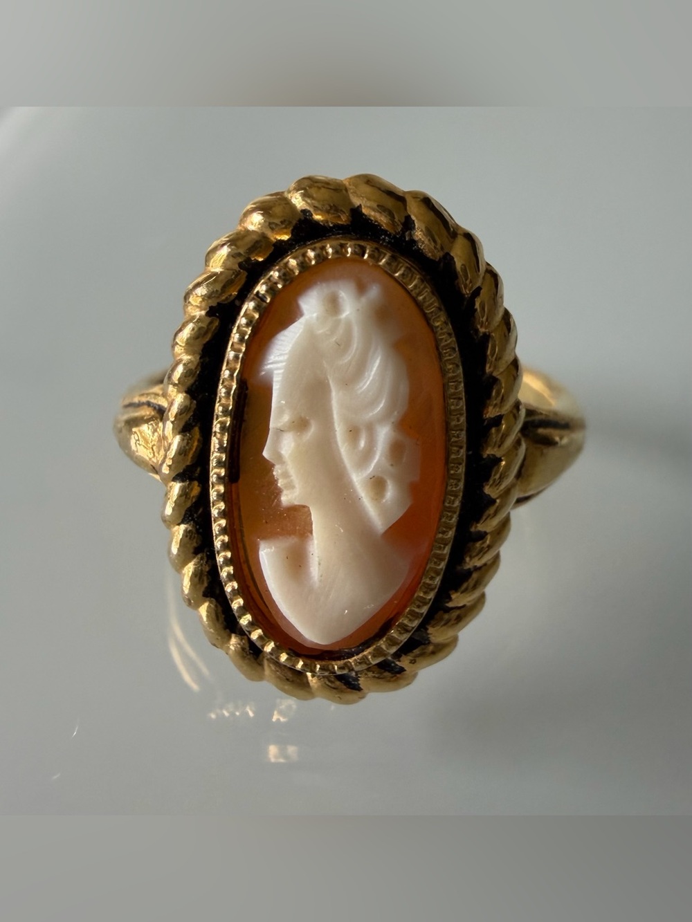 Genuine carved shell Uncas cameo ring.